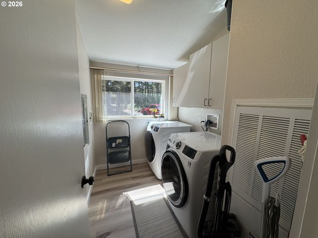 4837 SEAPINE Dr, Florence, OR 97439