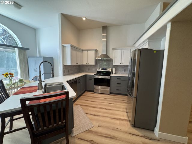 4837 SEAPINE Dr, Florence, OR 97439