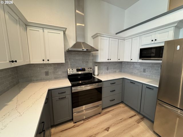 4837 SEAPINE Dr, Florence, OR 97439