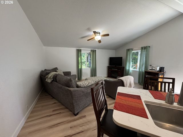 4837 SEAPINE Dr, Florence, OR 97439