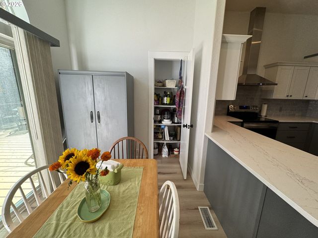 4837 SEAPINE Dr, Florence, OR 97439