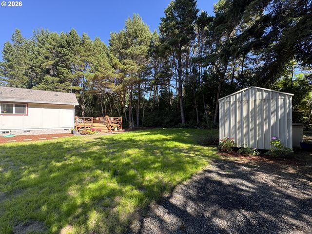 4837 SEAPINE Dr, Florence, OR 97439