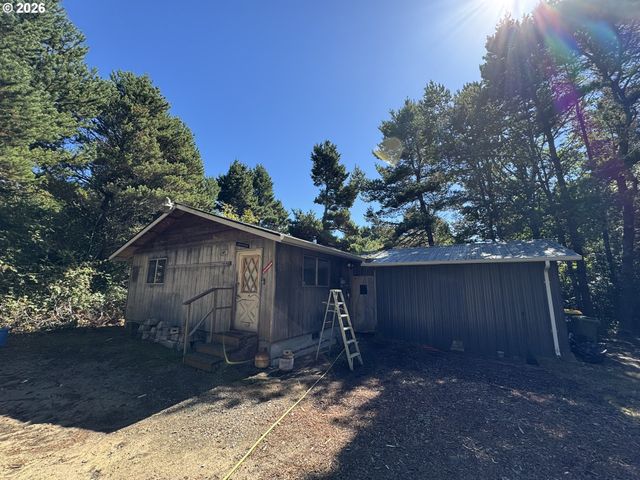 4837 SEAPINE Dr, Florence, OR 97439