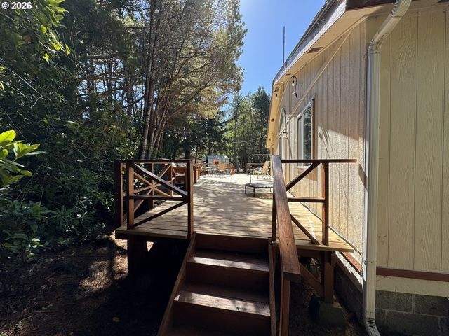 4837 SEAPINE Dr, Florence, OR 97439