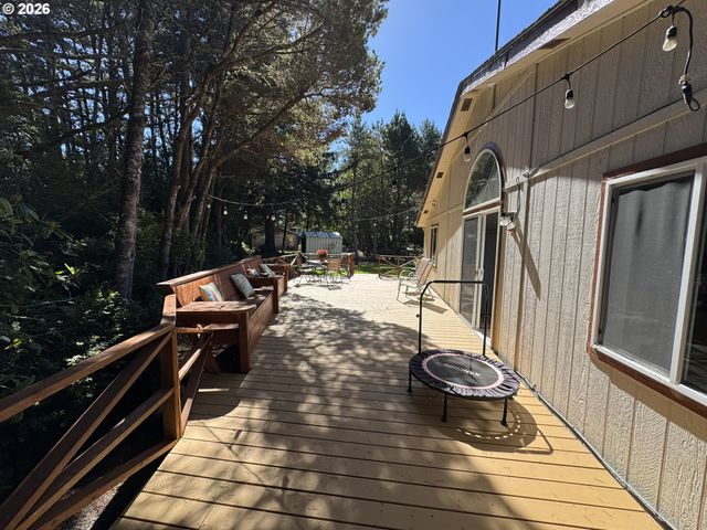 4837 SEAPINE Dr, Florence, OR 97439