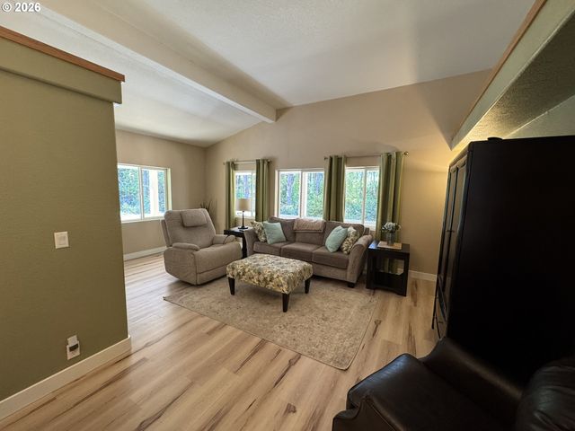 4837 SEAPINE Dr, Florence, OR 97439