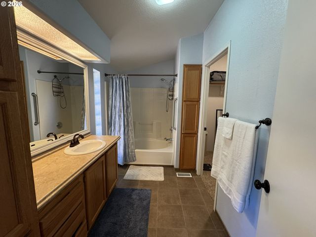 4837 SEAPINE Dr, Florence, OR 97439