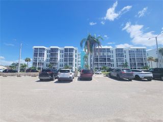 4900 38TH WAY S 302, St Petersburg, FL 33711