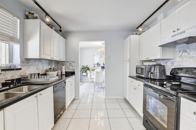 9710 SW 9th Ct, Pembroke Pines, FL 33025