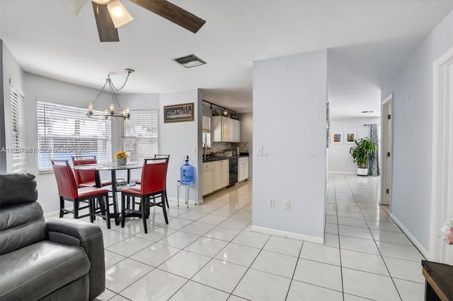 9710 SW 9th Ct, Pembroke Pines, FL 33025