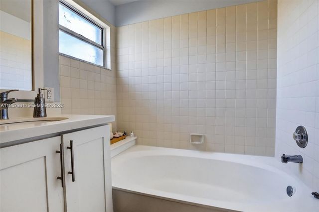 9710 SW 9th Ct, Pembroke Pines, FL 33025