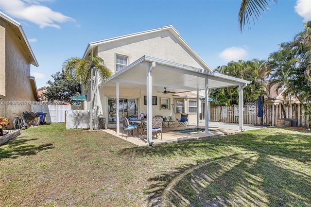 9710 SW 9th Ct, Pembroke Pines, FL 33025