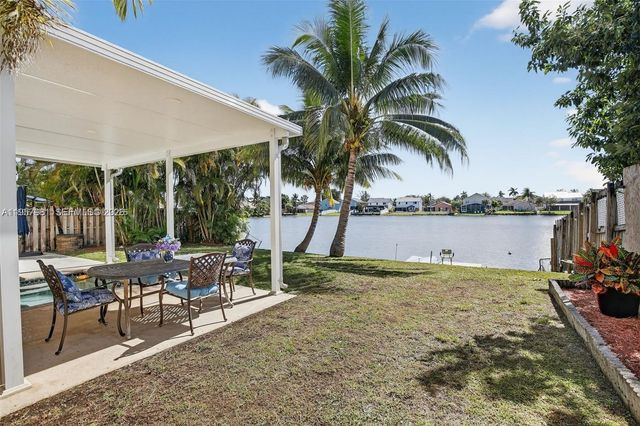 9710 SW 9th Ct, Pembroke Pines, FL 33025