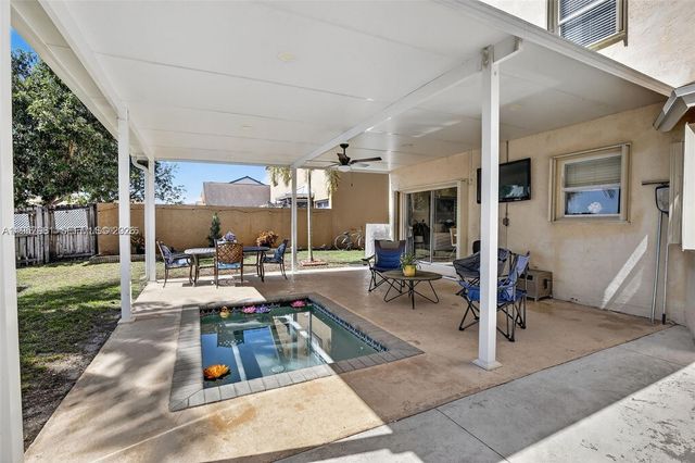 9710 SW 9th Ct, Pembroke Pines, FL 33025