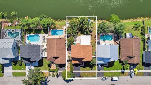 9710 SW 9th Ct, Pembroke Pines, FL 33025