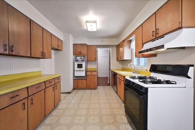 241 E 11th Place, Hobart, IN 46342