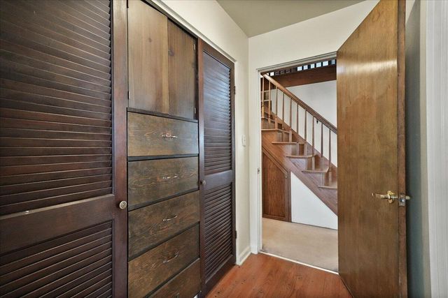 241 E 11th Place, Hobart, IN 46342