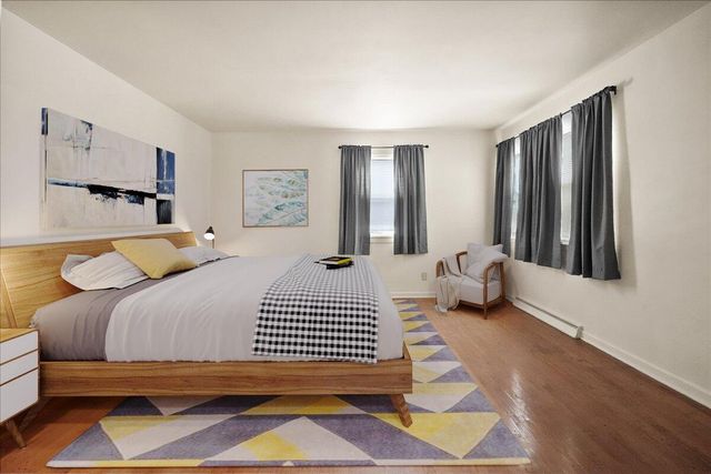 241 E 11th Place, Hobart, IN 46342