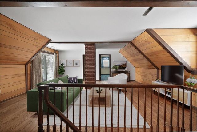 241 E 11th Place, Hobart, IN 46342