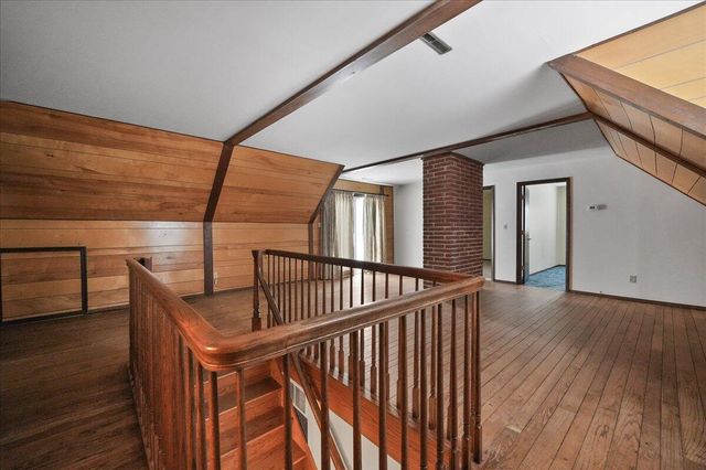 241 E 11th Place, Hobart, IN 46342