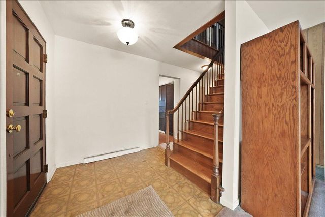 241 E 11th Place, Hobart, IN 46342