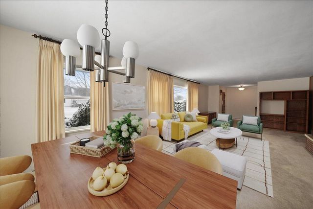 241 E 11th Place, Hobart, IN 46342