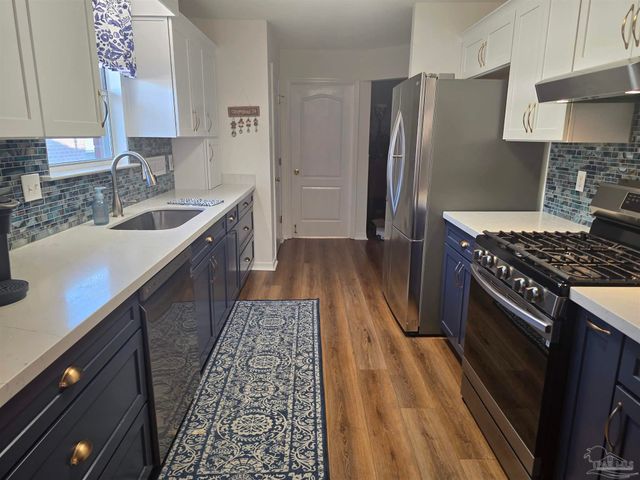 2049 Pin High Dr, Pensacola, FL 32526