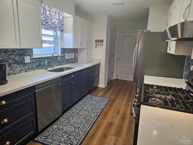 2049 Pin High Dr, Pensacola, FL 32526