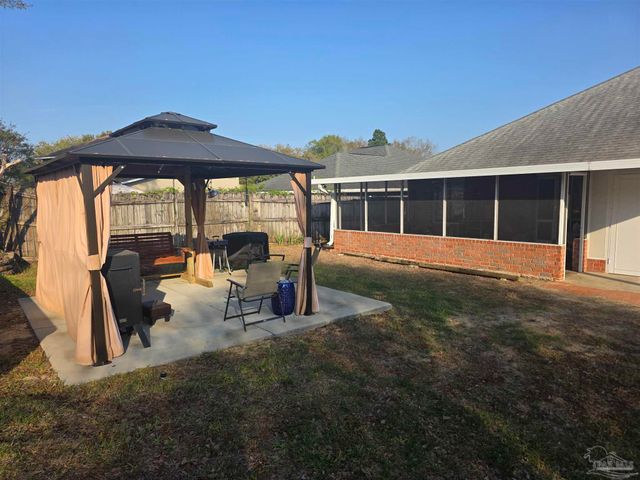 2049 Pin High Dr, Pensacola, FL 32526