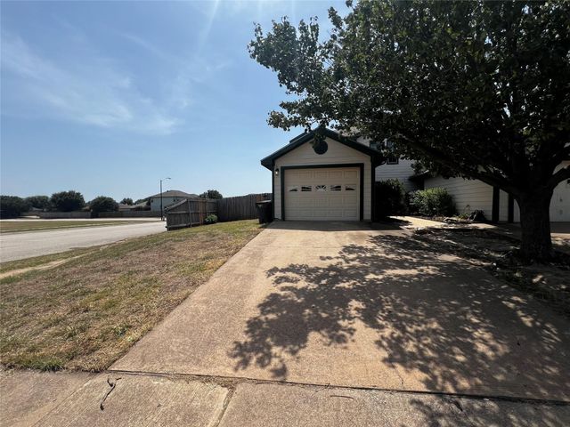 7582 Kings Trail, Fort Worth, TX 76133