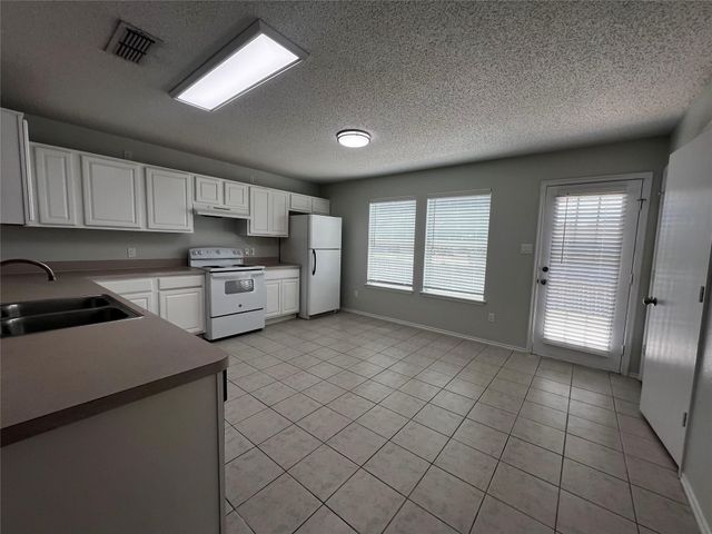 7582 Kings Trail, Fort Worth, TX 76133