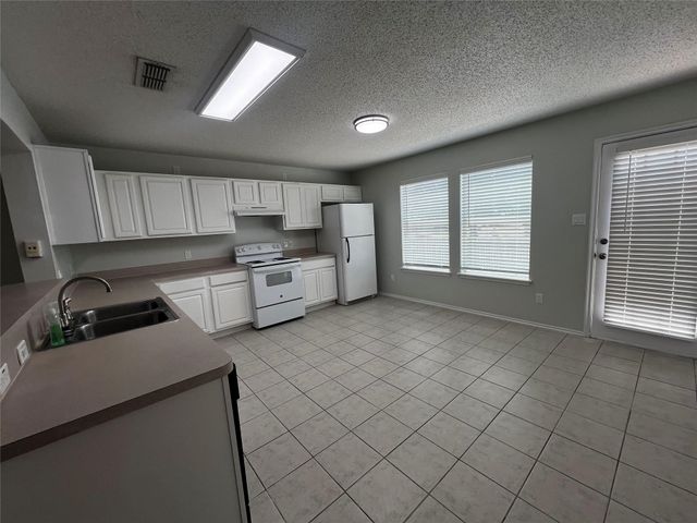 7582 Kings Trail, Fort Worth, TX 76133