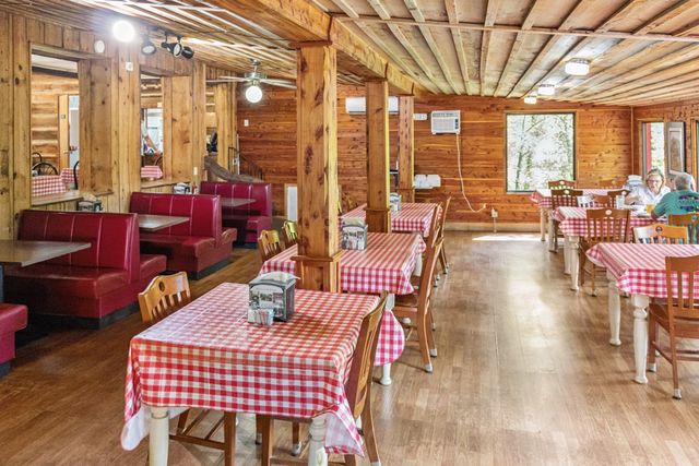 299 Natural Bridge Park Rd, Waynesboro, TN 38485