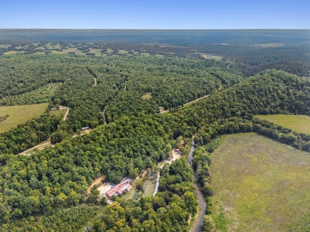 299 Natural Bridge Park Rd, Waynesboro, TN 38485