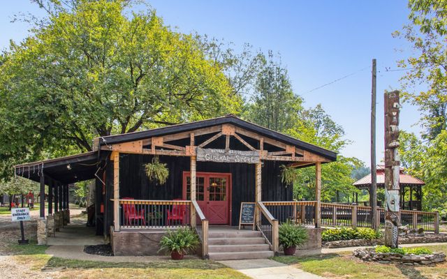 299 Natural Bridge Park Rd, Waynesboro, TN 38485