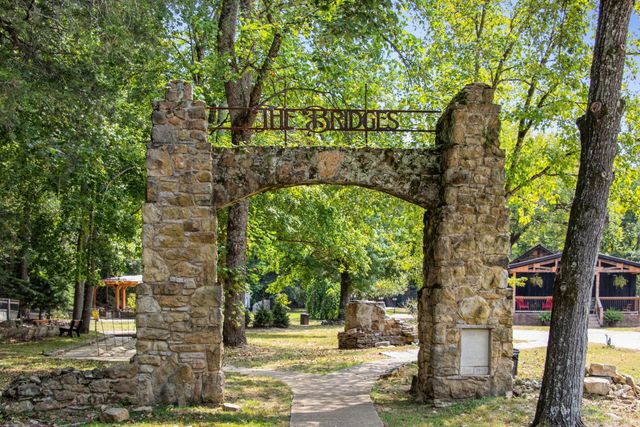 299 Natural Bridge Park Rd, Waynesboro, TN 38485