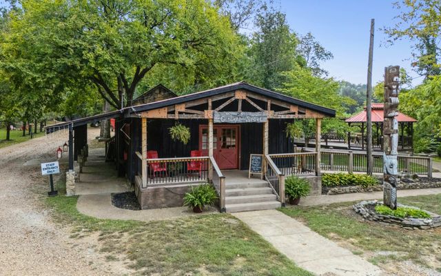 299 Natural Bridge Park Rd, Waynesboro, TN 38485