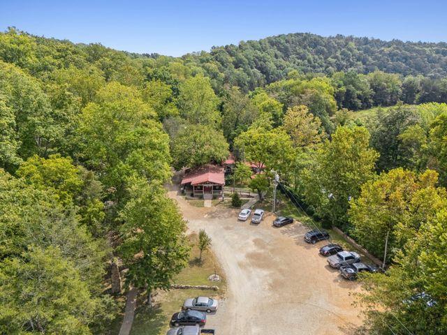299 Natural Bridge Park Rd, Waynesboro, TN 38485