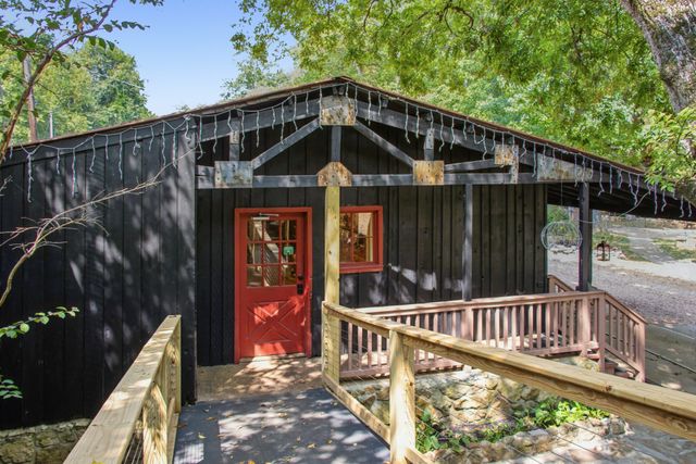 299 Natural Bridge Park Rd, Waynesboro, TN 38485