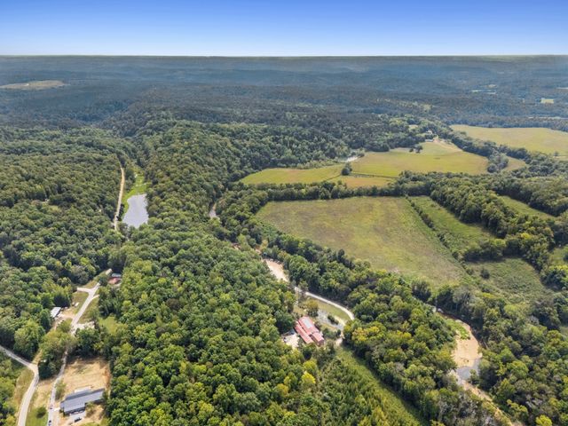 299 Natural Bridge Park Rd, Waynesboro, TN 38485