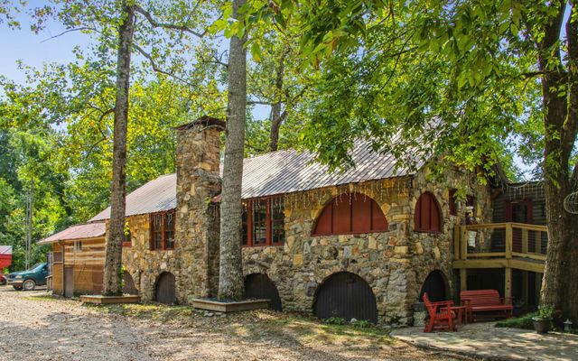 299 Natural Bridge Park Rd, Waynesboro, TN 38485