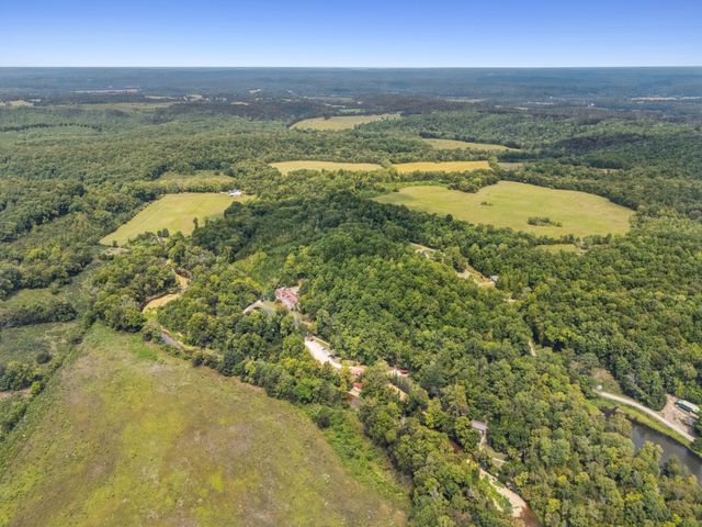 299 Natural Bridge Park Rd, Waynesboro, TN 38485