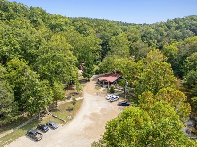 299 Natural Bridge Park Rd, Waynesboro, TN 38485