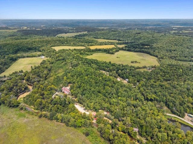 299 Natural Bridge Park Rd, Waynesboro, TN 38485