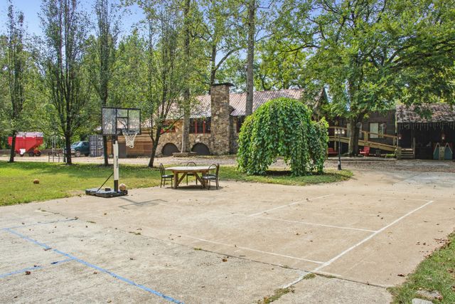 299 Natural Bridge Park Rd, Waynesboro, TN 38485