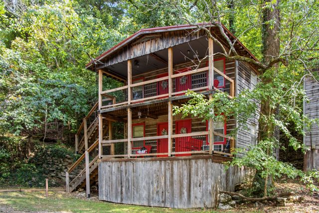 299 Natural Bridge Park Rd, Waynesboro, TN 38485