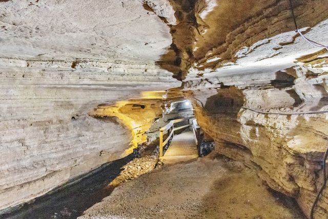 299 Natural Bridge Park Rd, Waynesboro, TN 38485