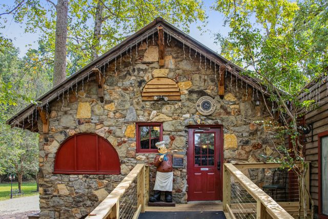 299 Natural Bridge Park Rd, Waynesboro, TN 38485