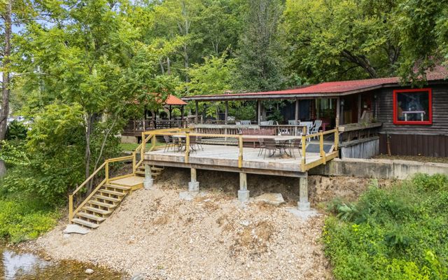 299 Natural Bridge Park Rd, Waynesboro, TN 38485