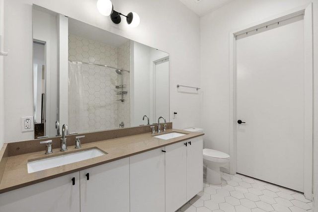 800 Embassy DR 413, Austin, TX 78702